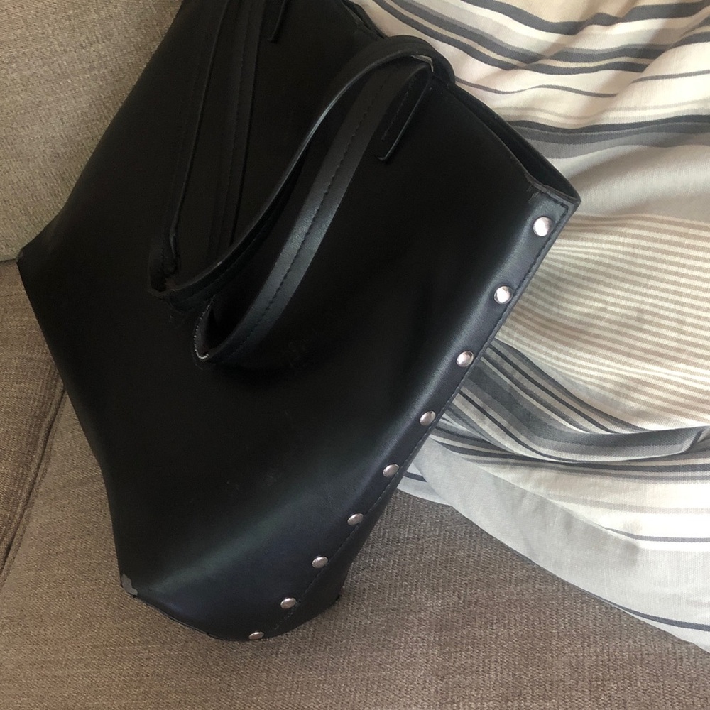 Classic Black Tote Bag - Sleek Everyday Carry - Picture 2 of 6
